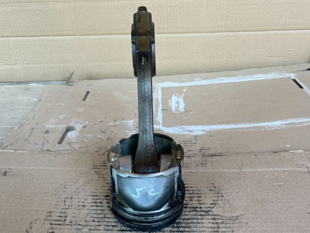 bontott MAZDA MPV Dugattyú és Hajtókar