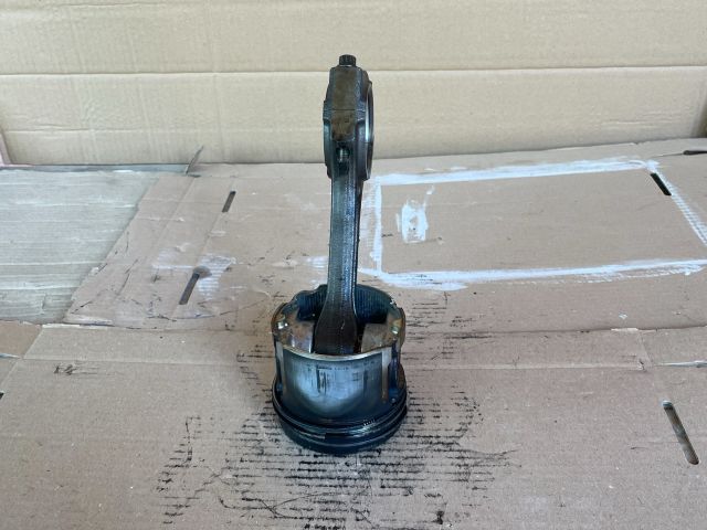 bontott MAZDA MPV Dugattyú és Hajtókar