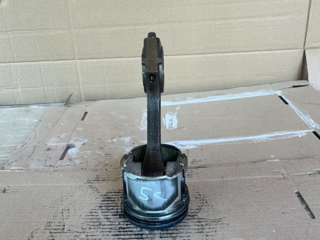 bontott MAZDA MPV Dugattyú és Hajtókar