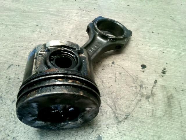 bontott MAZDA MPV Dugattyú és Hajtókar