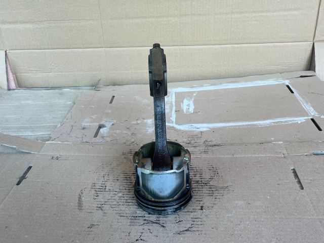 bontott MAZDA MPV Dugattyú és Hajtókar