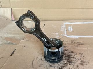 bontott MAZDA MPV Dugattyú és Hajtókar