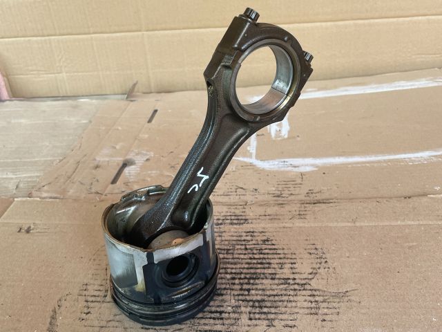 bontott MAZDA MPV Dugattyú és Hajtókar