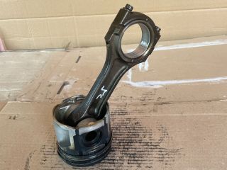 bontott MAZDA MPV Dugattyú és Hajtókar