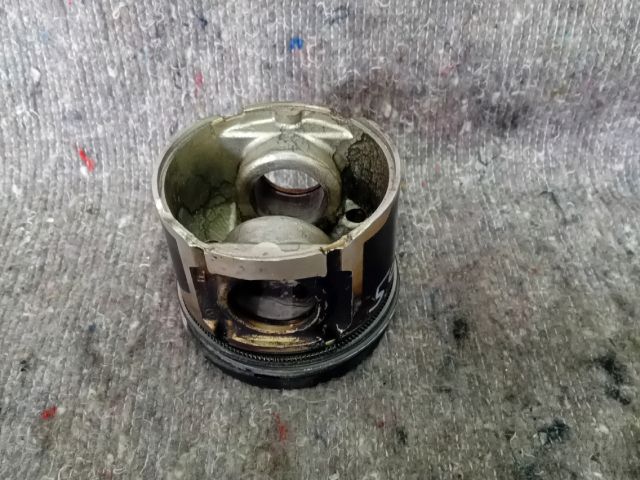 bontott MAZDA MPV Dugattyú