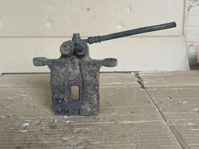 bontott MAZDA MPV Jobb hátsó Féknyereg Munkahengerrel