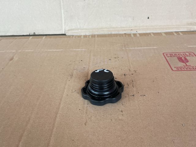 bontott MAZDA MPV Olajbeöntő Sapka