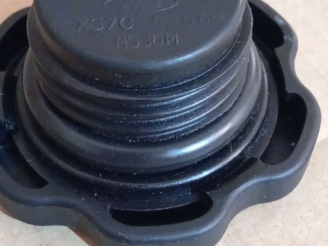 bontott MAZDA MPV Olajbeöntő Sapka