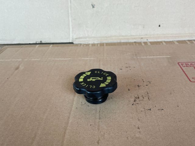 bontott MAZDA MPV Olajbeöntő Sapka