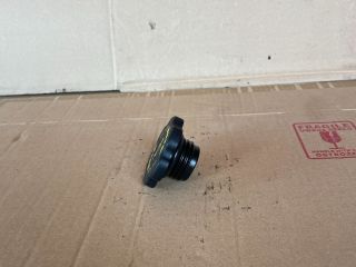 bontott MAZDA MPV Olajbeöntő Sapka