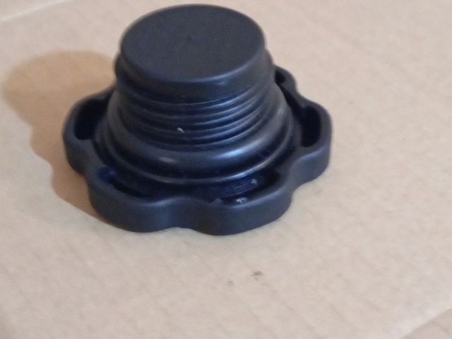 bontott MAZDA MPV Olajbeöntő Sapka