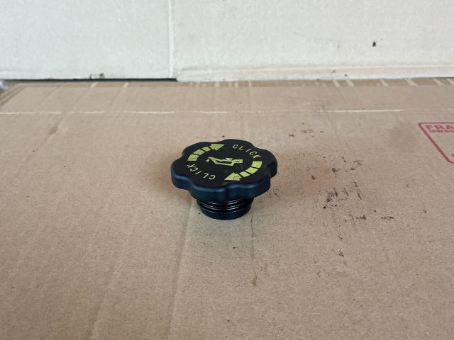 bontott MAZDA MPV Olajbeöntő Sapka