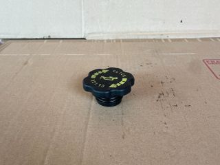 bontott MAZDA MPV Olajbeöntő Sapka