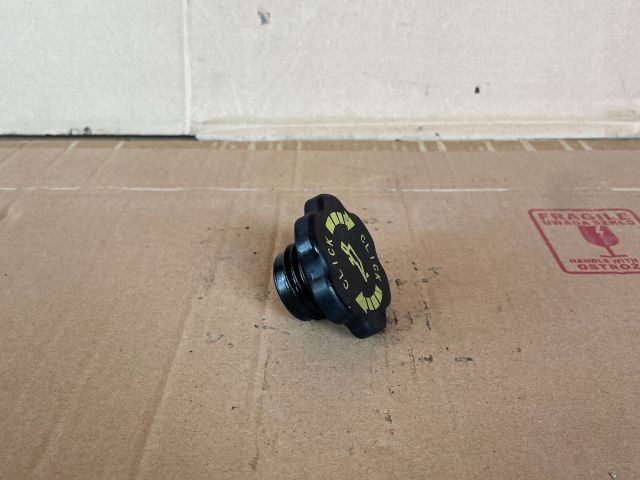 bontott MAZDA MPV Olajbeöntő Sapka