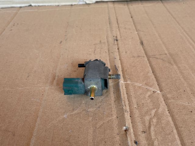 bontott MAZDA MPV Szívósor Állító Vákuumszelep