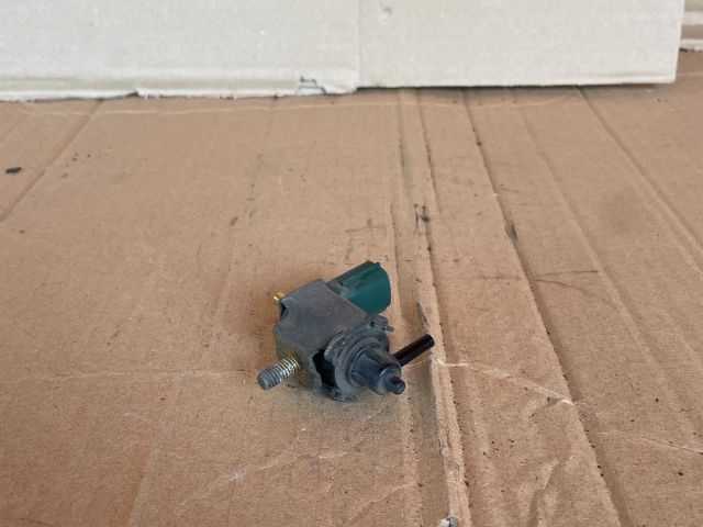 bontott MAZDA MPV Szívósor Állító Vákuumszelep