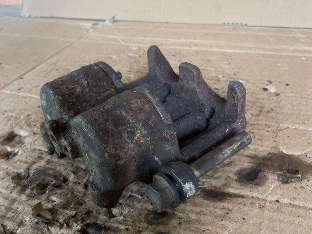 bontott MAZDA MPV Jobb első Féknyereg Munkahengerrel