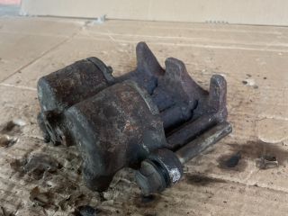 bontott MAZDA MPV Jobb első Féknyereg Munkahengerrel