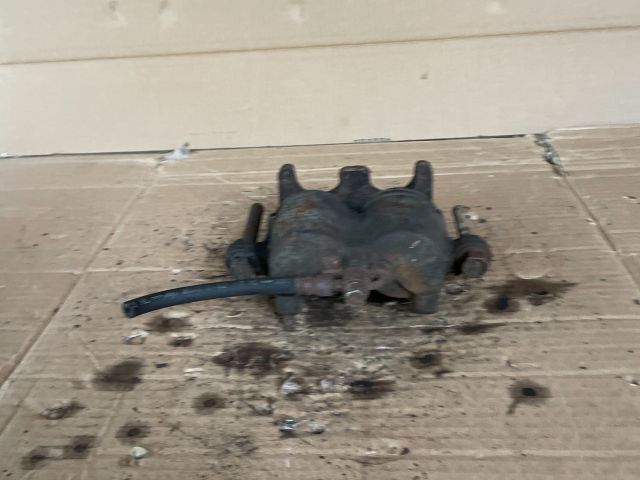 bontott MAZDA MPV Jobb első Féknyereg Munkahengerrel