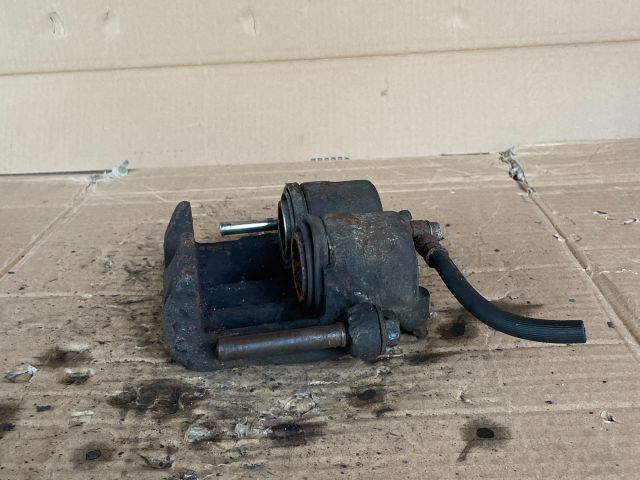 bontott MAZDA MPV Jobb első Féknyereg Munkahengerrel