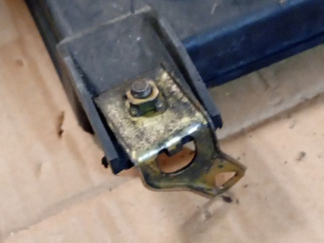 bontott MAZDA MPV Akkumulátor Tartó