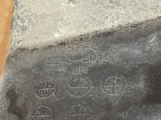 bontott MAZDA MPV Bal első Lökhárító Tartó (Műanyag)