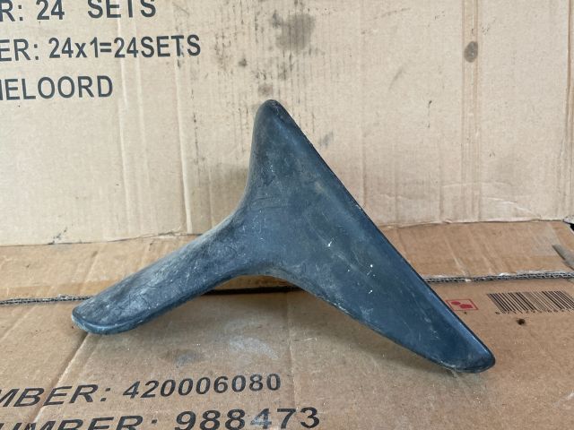 bontott MAZDA MPV Bal első Sárvédő Gumi