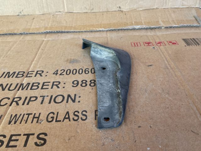 bontott MAZDA MPV Bal első Sárvédő Gumi