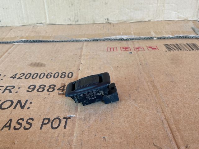 bontott MAZDA MPV Bal hátsó Ablakemelő Kapcsoló