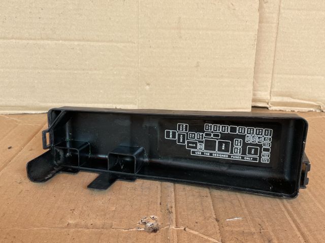 bontott MAZDA MPV Biztosítéktábla Fedél