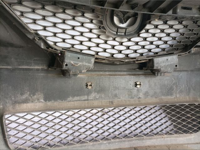 bontott MAZDA MPV Első Lökhárító (Részeivel)