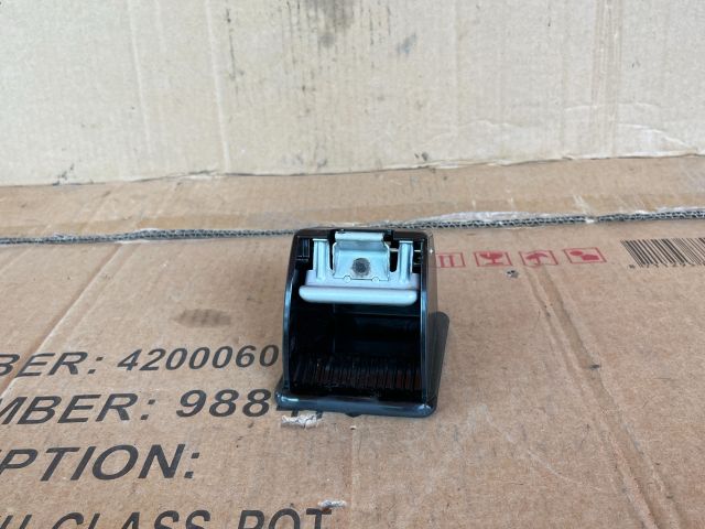 bontott MAZDA MPV Hátsó Hamutartó