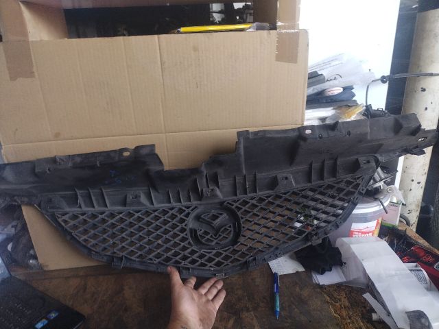 bontott MAZDA MPV Hűtőrács