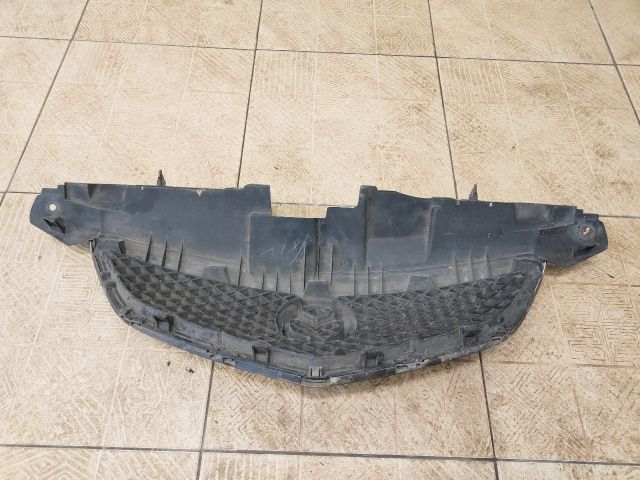 bontott MAZDA MPV Hűtőrács