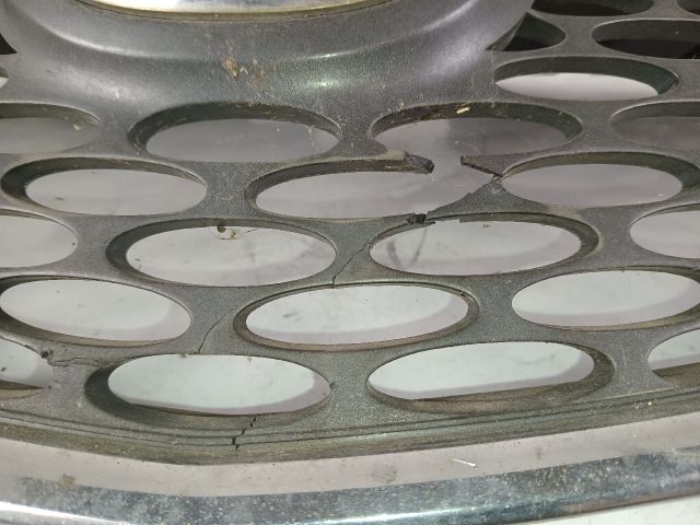 bontott MAZDA MPV Hűtőrács