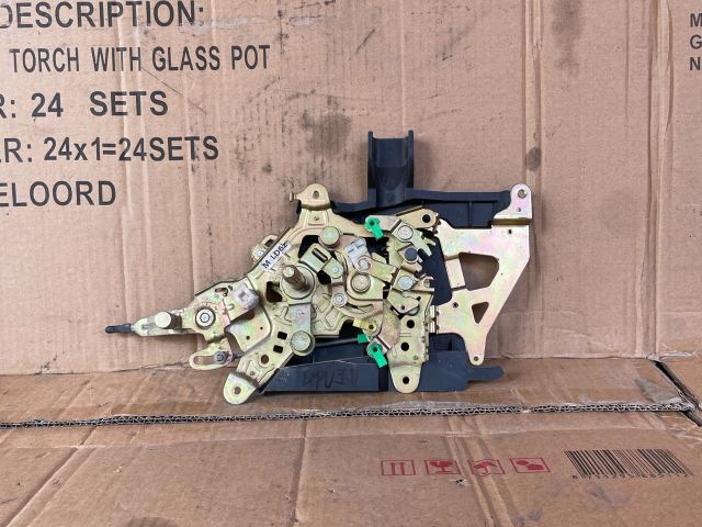 bontott MAZDA MPV Jobb Csomagtérajtó Zárszerkezet