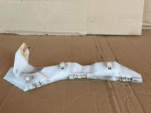 bontott MAZDA MPV Jobb első Oldal Lökhárító Tartó (Műanyag)