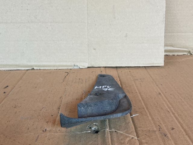 bontott MAZDA MPV Jobb első Sárvédő Gumi