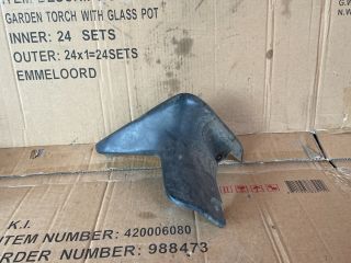 bontott MAZDA MPV Jobb első Sárvédő Gumi