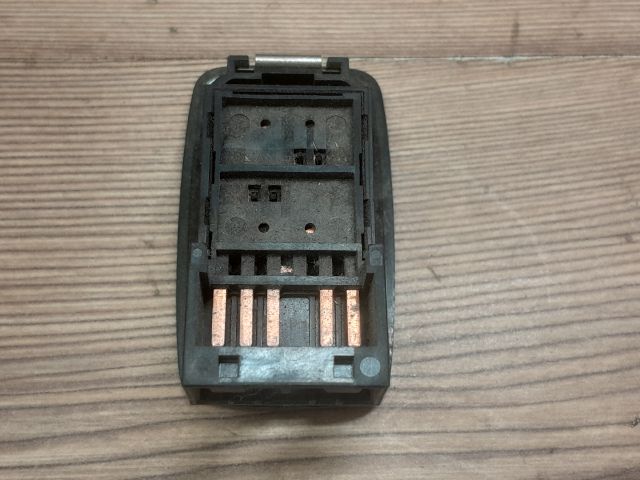 bontott MAZDA MPV Jobb hátsó Ablakemelő Kapcsoló