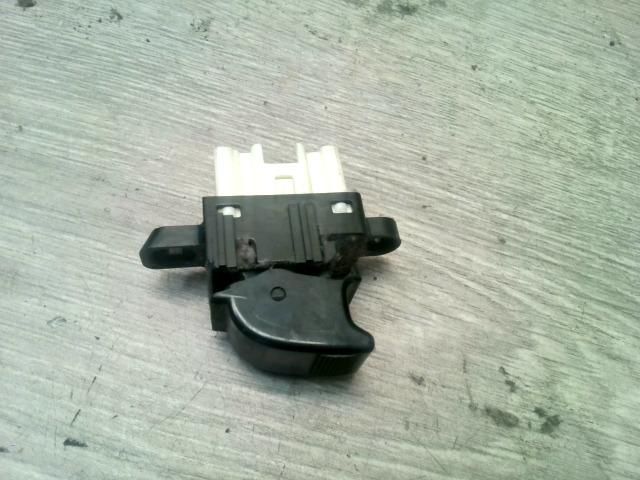 bontott MAZDA MPV Jobb hátsó Ablakemelő Kapcsoló