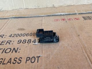 bontott MAZDA MPV Jobb hátsó Ablakemelő Kapcsoló