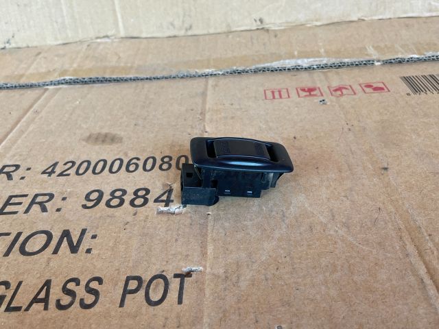 bontott MAZDA MPV Jobb hátsó Ablakemelő Kapcsoló