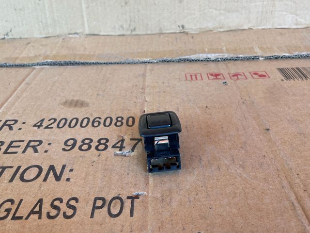 bontott MAZDA MPV Jobb hátsó Ablakemelő Kapcsoló