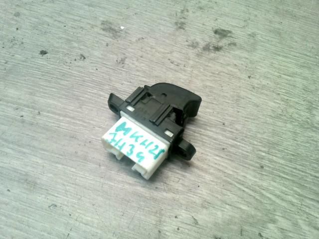 bontott MAZDA MPV Jobb hátsó Ablakemelő Kapcsoló