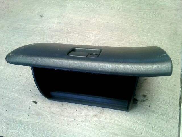 bontott MAZDA MPV Kesztyűtartó