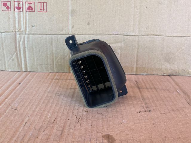 bontott MAZDA MPV Középső Jobb Szellőző