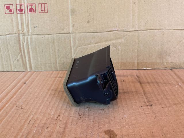 bontott MAZDA MPV Középső Jobb Szellőző