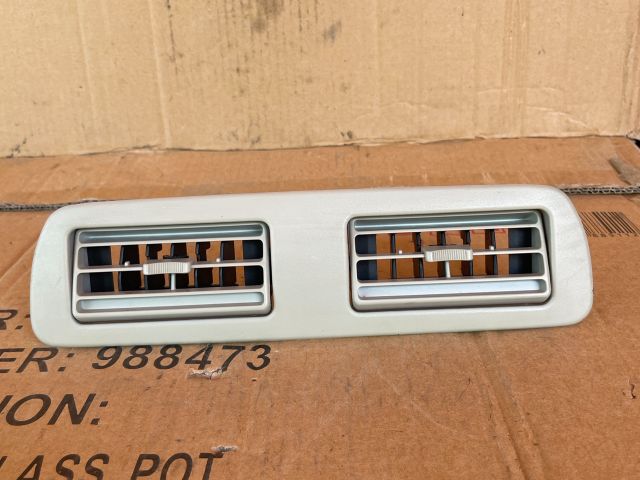 bontott MAZDA MPV Középső Szellőző