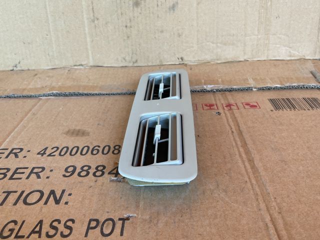 bontott MAZDA MPV Középső Szellőző